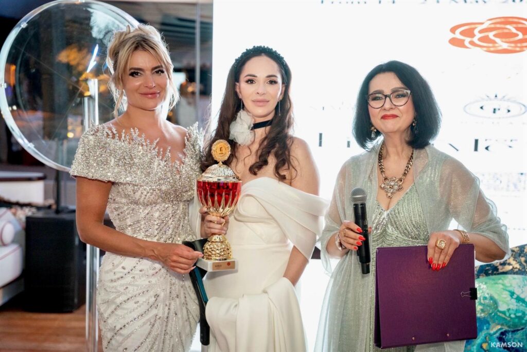 Анна Штукерт, Томас Миссе и Рекс Фернандо на Beach Gala Dinner & Awards: элегантность, дипломатия и искусство на Каннском кинофестивале 2025.