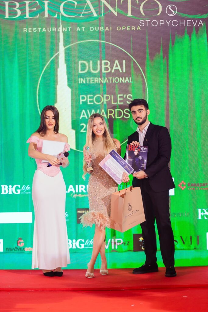 Как прошла премия DUBAI INTERNATIONAL PEOPLE’S AWARDS 2026 и показ от STOPYCHEVA в самом сердце Дубая.