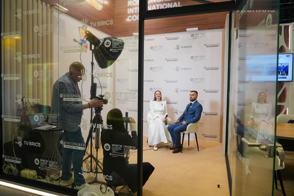 Мария Тарханова стала спикером ПМЭФ. О чём рассказала главный пиарщик страны.