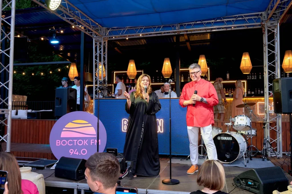 СЛУШАТЕЛИ И ЗВЕЗДЫ РАДИО «ВОСТОК FM» ЗАЖГЛИ НА «ВОСТОЧНОЙ ВЕЧЕРИНКЕ» В МАРОККАНСКОМ СТИЛЕ
