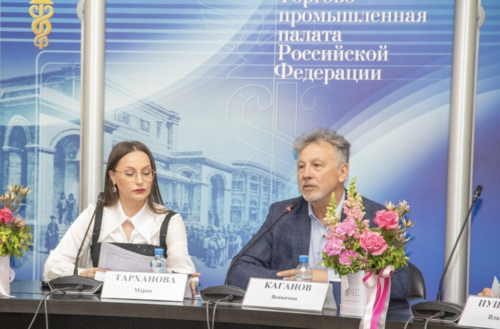 В ТПП РФ обсудили новый закон о запрете рекламы эзотериков в соцсетях.