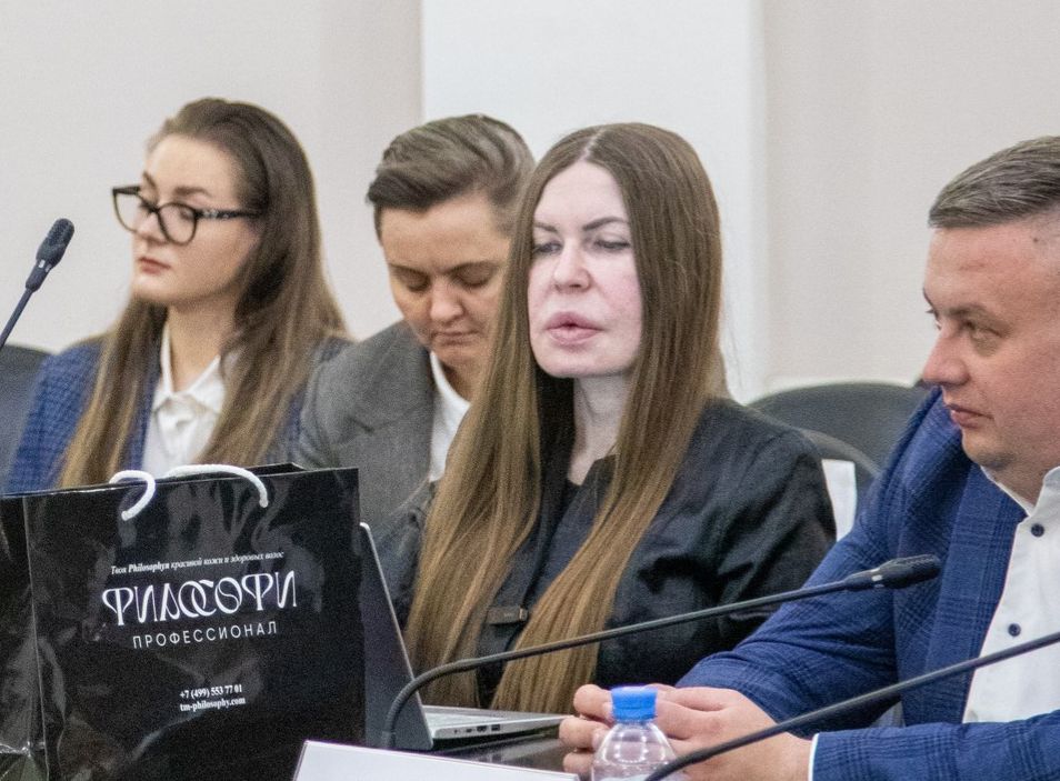 В ТПП РФ обсудили новый закон о запрете рекламы эзотериков в соцсетях.