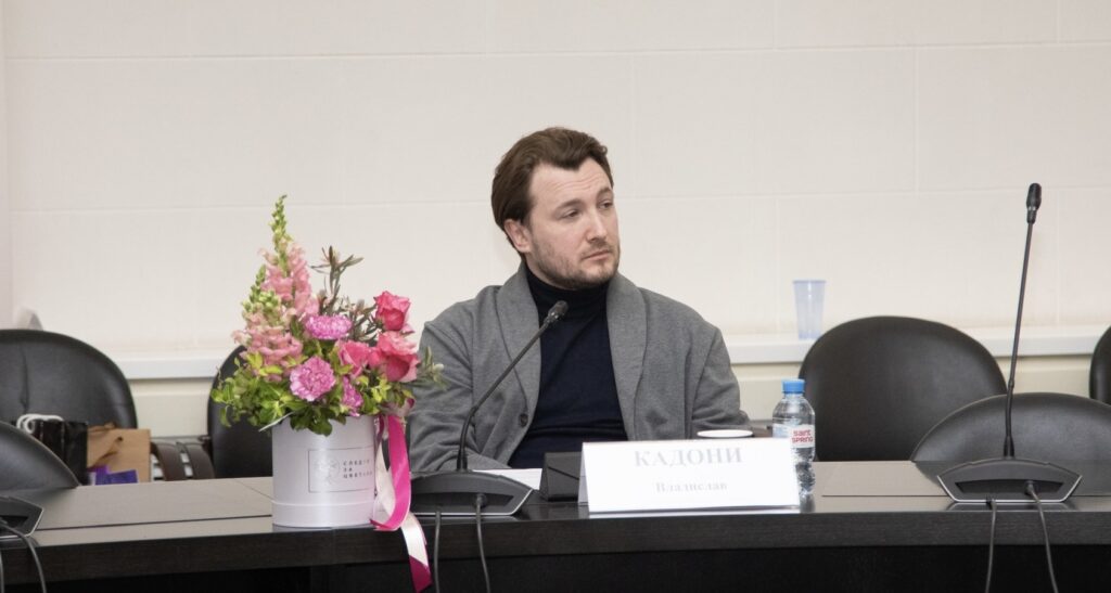 В ТПП РФ обсудили новый закон о запрете рекламы эзотериков в соцсетях