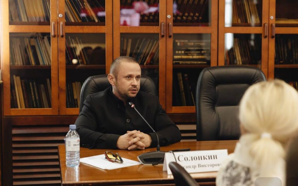Законодательное регулирование употребления приставки «нейро» обсудили в ТПП РФ.
